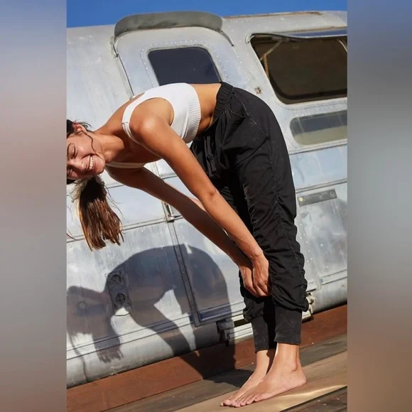 NWOT Free People Movement S Hot Shot Shirred Pants in Washed Black New - Picture 2 of 5